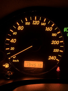 Toyota avensis (7 foto / 7)