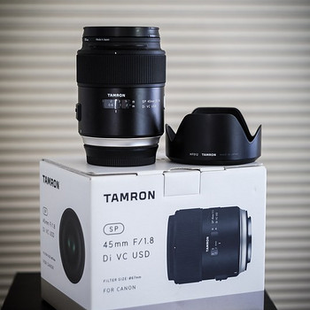M/V Tamron SP 45mm f/1.8 Di VC USD Canon EF