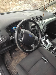 Ford S-Max (1 фото из 6)