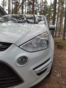 Ford S-Max (6 фото из 6)