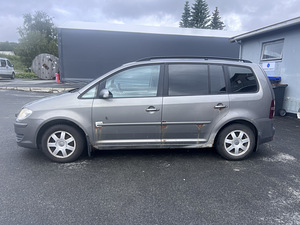 Vw Touran (7 foto / 10)