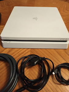 Sony PS4 (2 foto / 8)