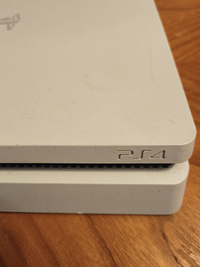 Sony PS4 (4 foto / 8)