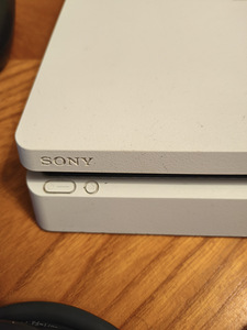 Sony PS4 (5 foto / 8)