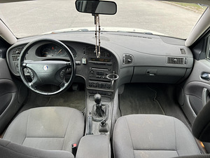 SAAB 9-5 (9 foto / 10)