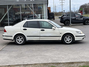 SAAB 9-5 (5 foto / 10)