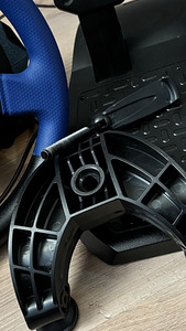 Thrustmaster T150 mängurool (8 foto / 9)