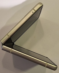 Samsung Z Flip3 128Gb Cream (6 foto / 10)
