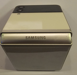 Samsung Z Flip3 128Gb Cream (7 foto / 10)