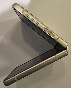 Samsung Z Flip3 128Gb Cream (8 foto / 10)