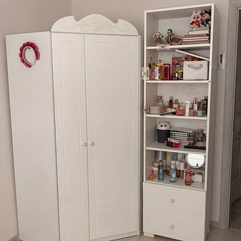 Lastemööbli komplekt: riidekapp, riiul, laud ja voodi.