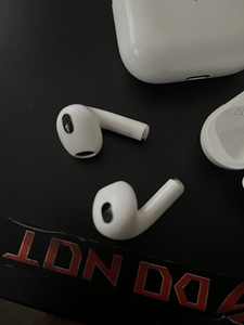 AirPods gen 3 (2 фото из 2)