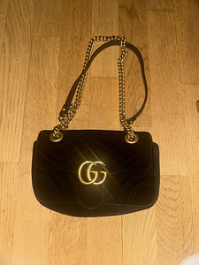 Оригинальная бархатная сумка через плечо GUCCI Marmont Flap (1 фото из 6)