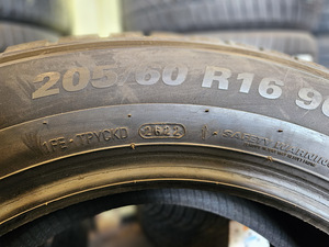 205 60 R 16 Kumho Wi51 WinterCraft (3 foto / 5)