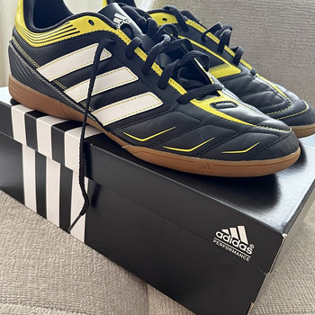 Uued Adidas jalgpallisaapad