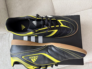 Новые бутсы Adidas (2 фото из 3)