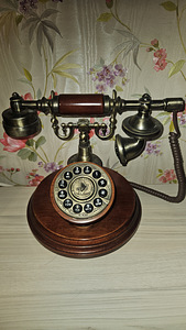 Müüa stiilne retrohõnguline lauatelefon (vintage disain). (1 foto / 3)