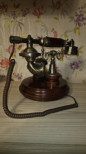 Müüa stiilne retrohõnguline lauatelefon (vintage disain). (2 foto / 3)