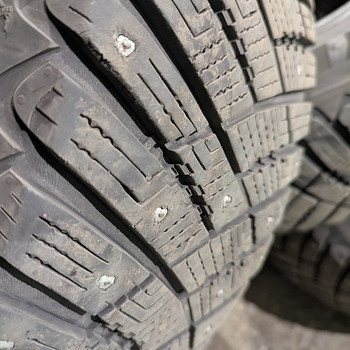 225/65R17 Goodyear Ultragrip Ice Arctic