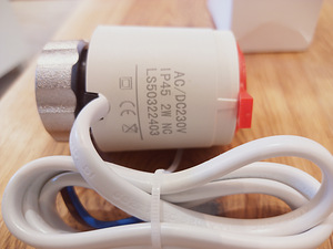 Elektriline termostaatventiil põrandakütte jaoks (1 foto / 3)