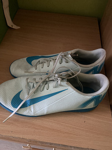 Зальные бутсы nike (1 фото из 4)