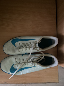 Зальные бутсы nike (2 фото из 4)