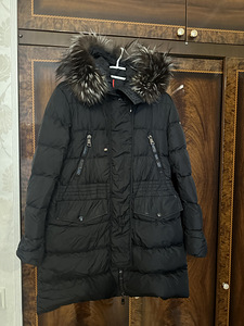 Womens moncler jacket. (1 foto / 5)