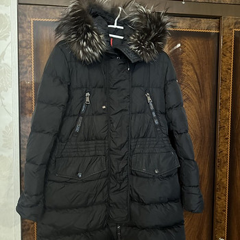 Женская куртка Moncler.