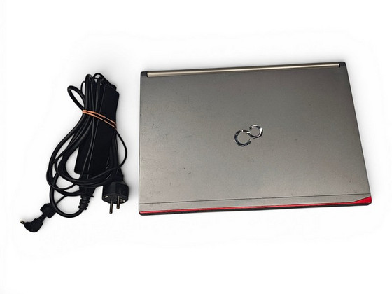 Ноутбук Fujitsu E734 + зарядка
