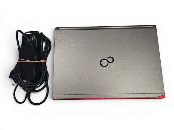 Ноутбук Fujitsu E736 + зарядка, без батареи