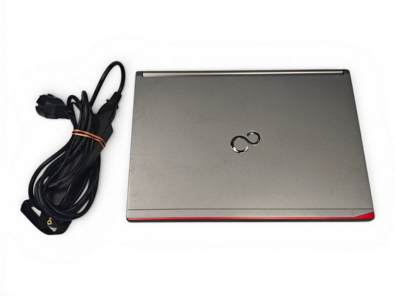 Ноутбук Fujitsu E734 + зарядка, без батареи