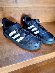 Кроссовки Adidas размер 34 (1 фото из 4)