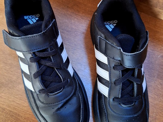 Кроссовки Adidas размер 34