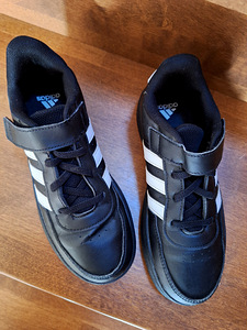 Кроссовки Adidas размер 34 (2 фото из 4)