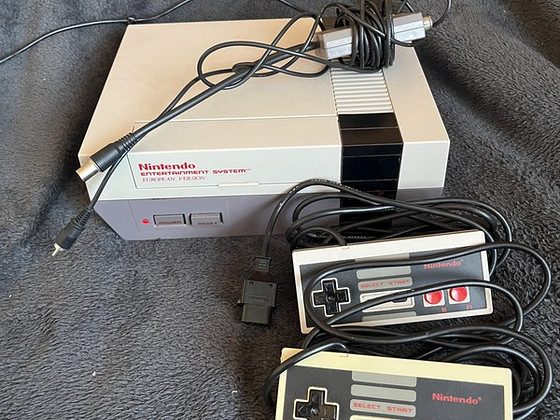 Игровая консоль Nintendo Entertainment System (NES)