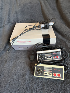 Игровая консоль Nintendo Entertainment System (NES) (1 фото из 3)