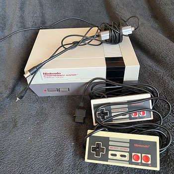 Игровая консоль Nintendo Entertainment System (NES)