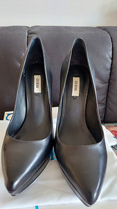 Кожаные туфли GUESS (1 фото из 4)