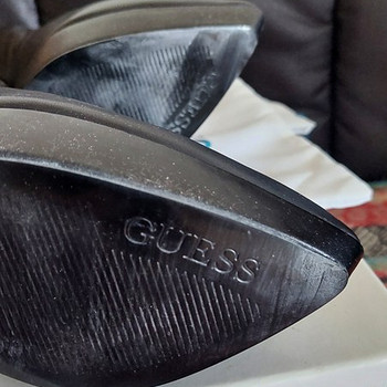 Nahast kingad GUESS