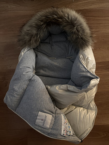 Moncler baby footmuff / конверт для коляски ОРИГИНАЛ (2 фото из 3)