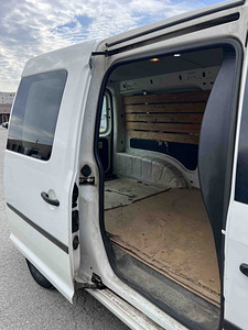VOLKSWAGEN CADDY (10 фото из 10)