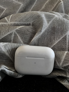 Sell/müün/продам Airpods pro 1 case (1 фото из 2)