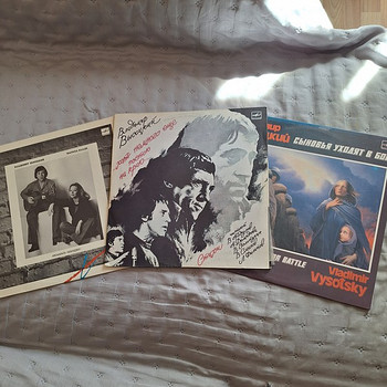 Пластинки: Владимир Высоцкий 3шт. в одной 2LP (стихи) .