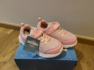 Sketchers Vabaajajalatsid tüdrukule (2 foto / 4)