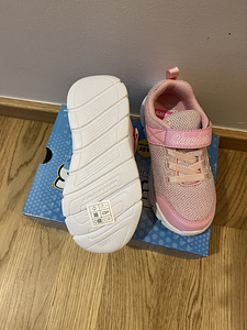 Sketchers Vabaajajalatsid tüdrukule (4 foto / 4)