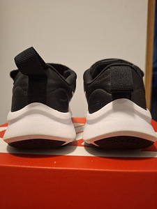 Кроссовки детские Nike (3 фото из 10)