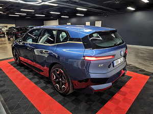 BMW IX XDRIVE 40 SPORT 2022 (5 foto / 15)