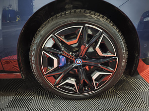 BMW IX XDRIVE 40 SPORT 2022 (6 foto / 15)
