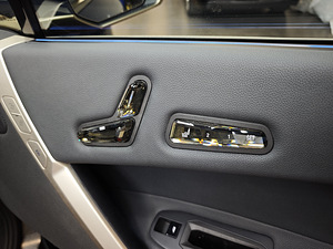 BMW IX XDRIVE 40 SPORT 2022 (8 foto / 15)