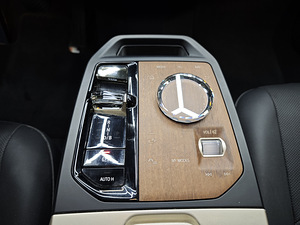 BMW IX XDRIVE 40 SPORT 2022 (15 foto / 15)